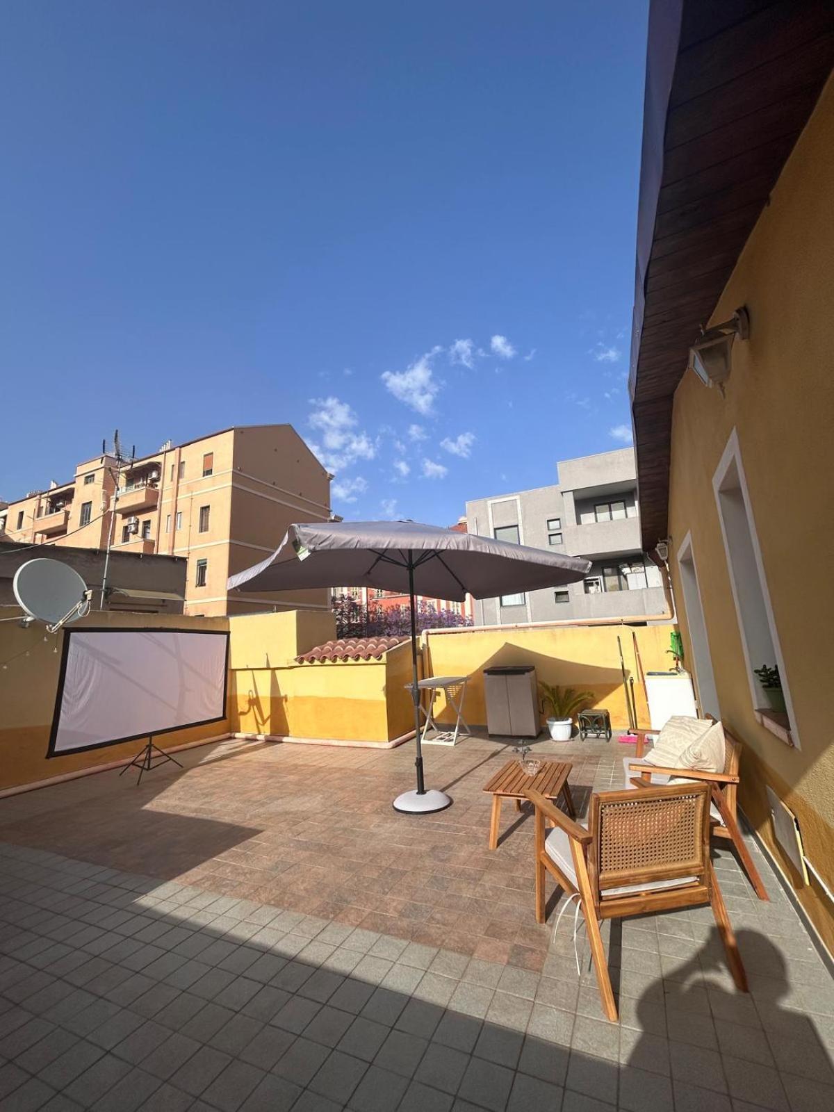 Appartamento Con Terrazzo Privato E Netflix カリアリ エクステリア 写真