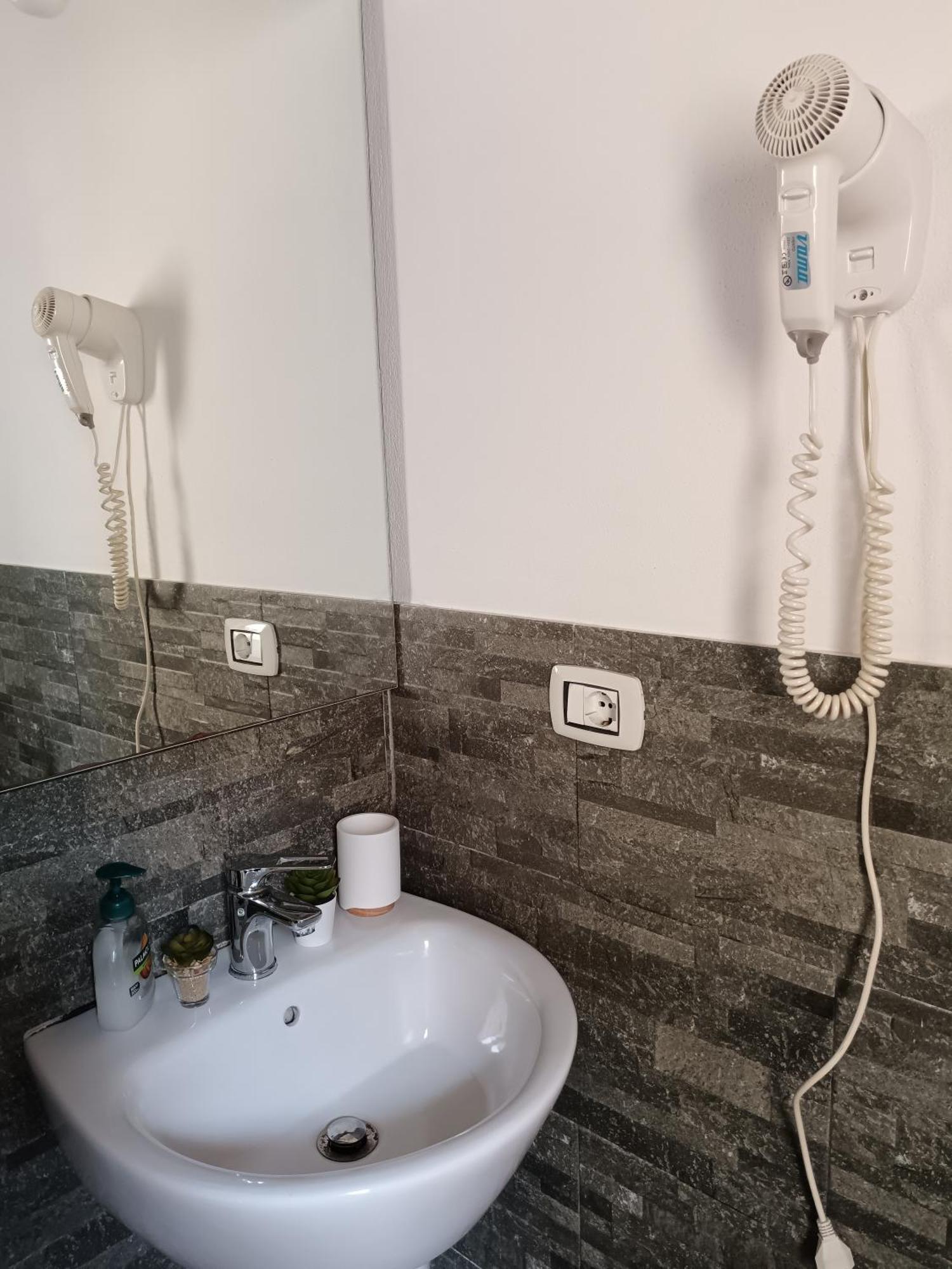 Appartamento Con Terrazzo Privato E Netflix カリアリ エクステリア 写真